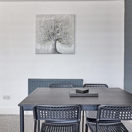 Luxury 3-Bed Apartment Near To London With Parking Хорнчерч Экстерьер фото