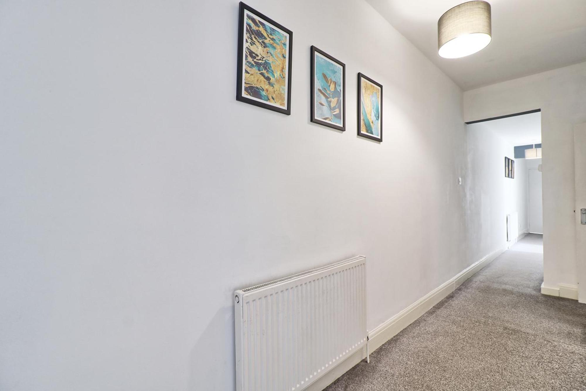 Luxury 3-Bed Apartment Near To London With Parking Хорнчерч Экстерьер фото