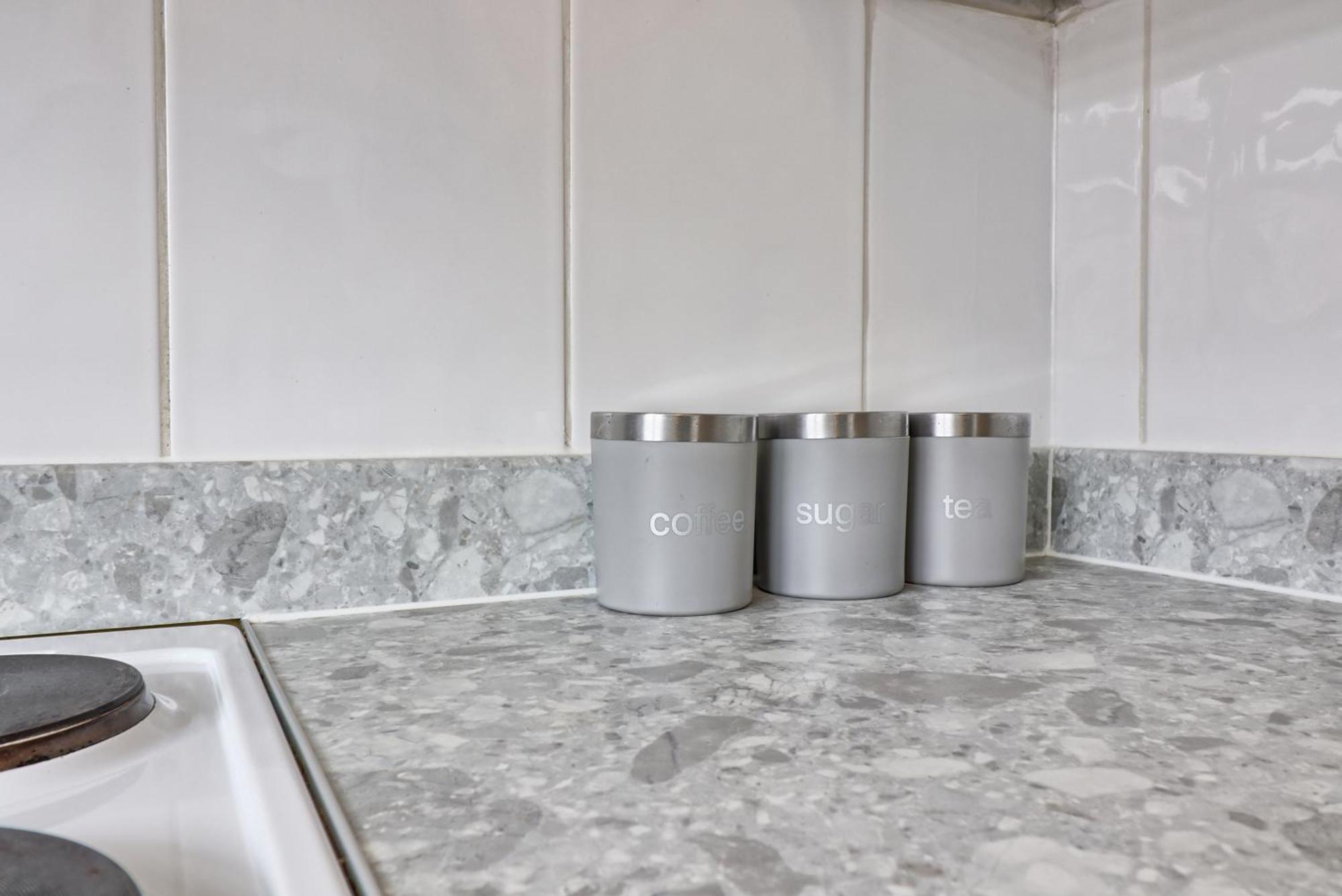 Luxury 3-Bed Apartment Near To London With Parking Хорнчерч Экстерьер фото