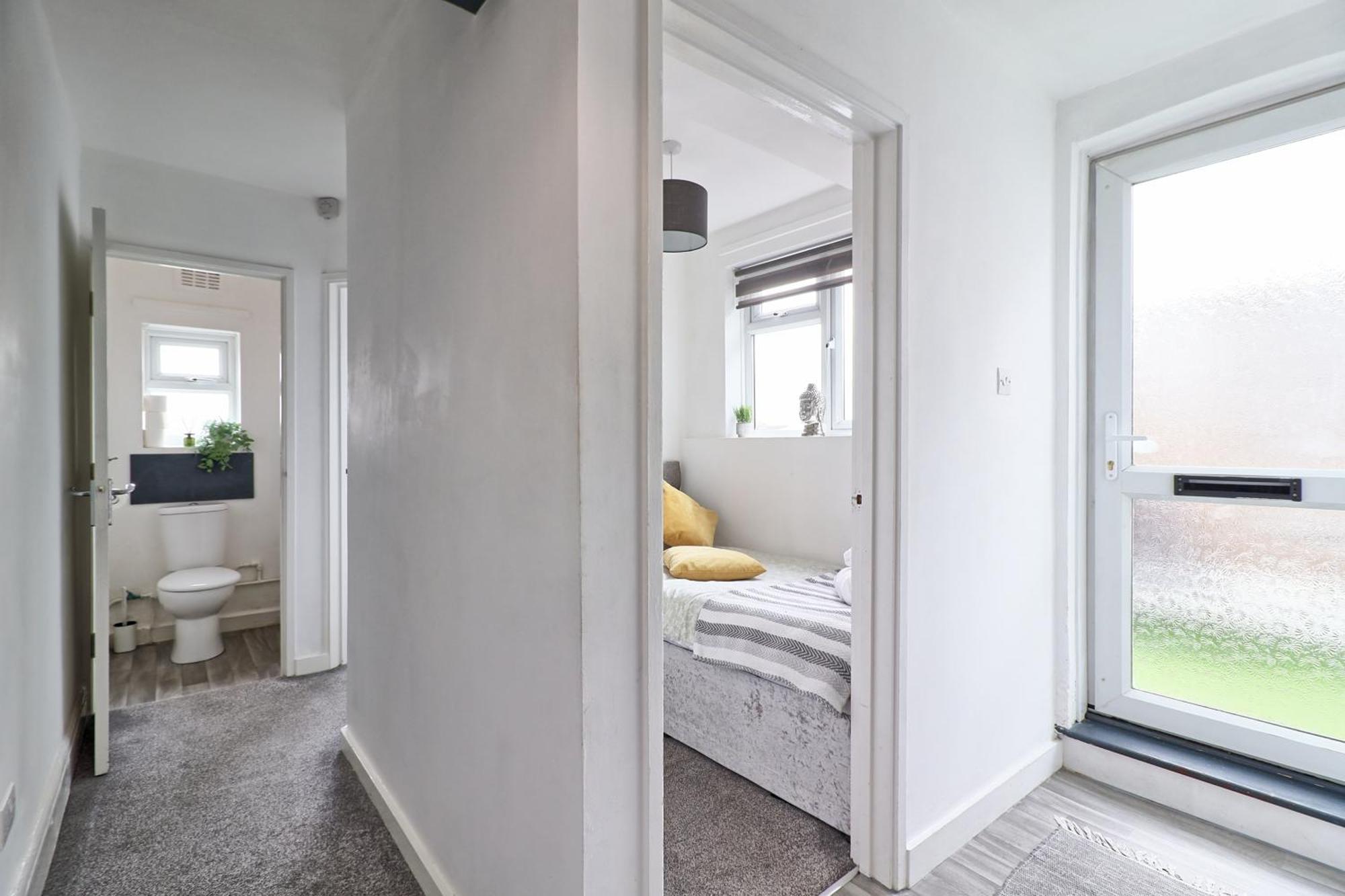 Luxury 3-Bed Apartment Near To London With Parking Хорнчерч Экстерьер фото