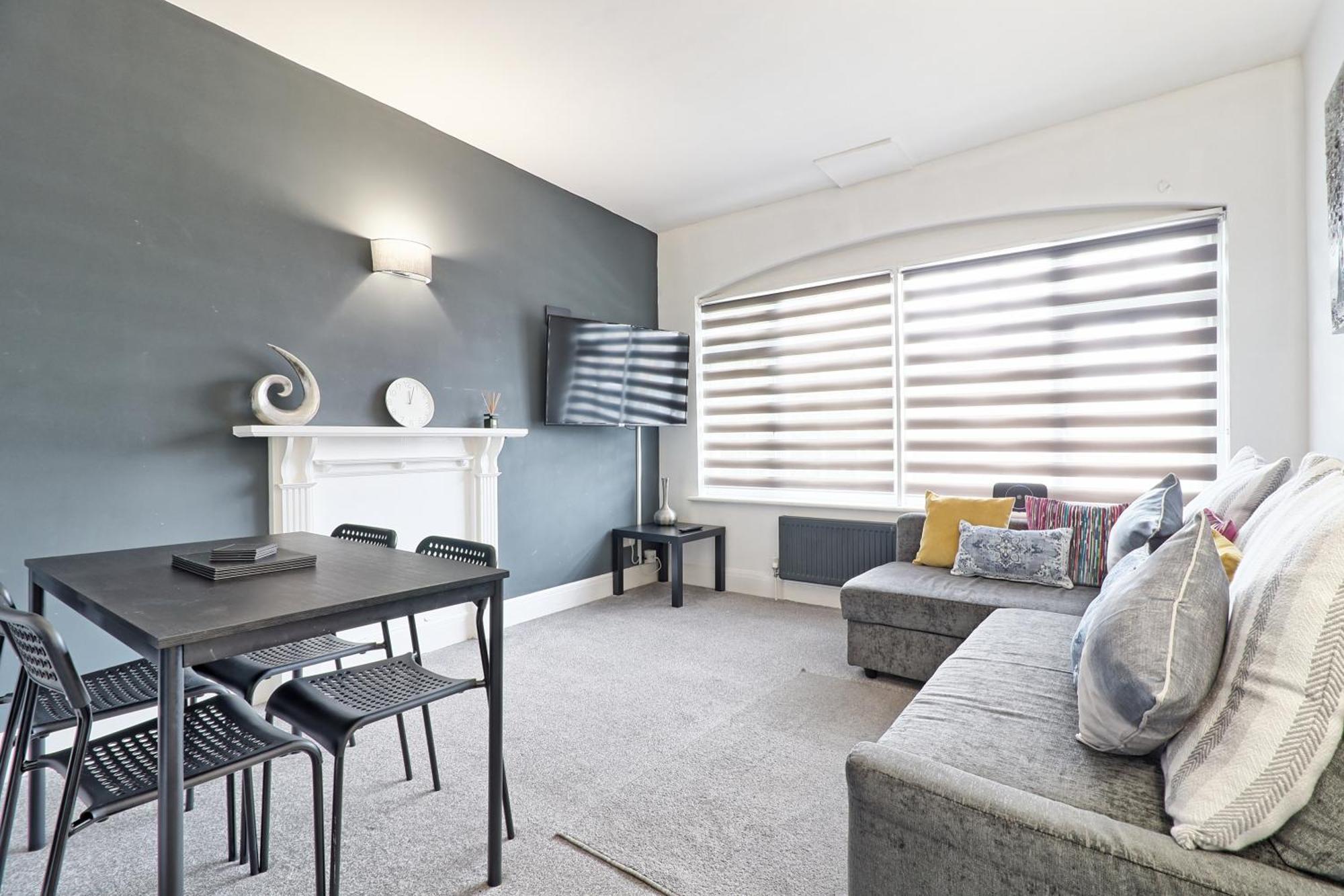 Luxury 3-Bed Apartment Near To London With Parking Хорнчерч Экстерьер фото